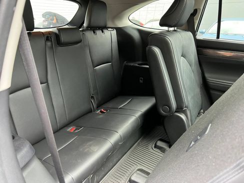 Used 2023 Toyota Highlander Platinum FWD image 10