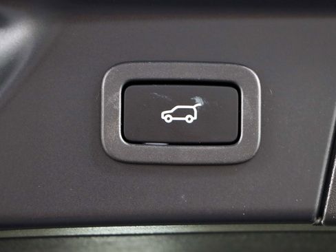 Used 2022 Land Rover Range Rover Velar R-Dynamic S image 30