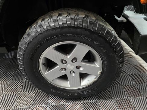 Used 2012 Jeep Wrangler Unlimited Rubicon w/ Dual Top Group image 32