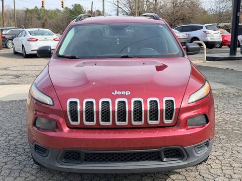 Used 2016 Jeep Cherokee Sport image 2