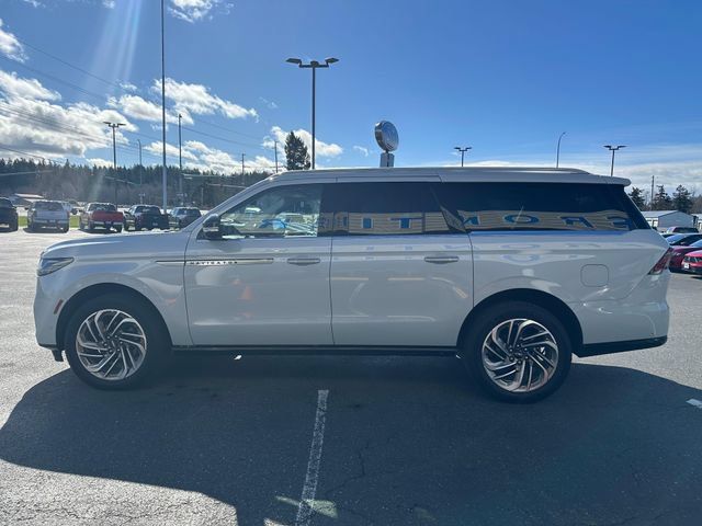 Used 2025 Lincoln Navigator L Reserve AWD/4WD image 5