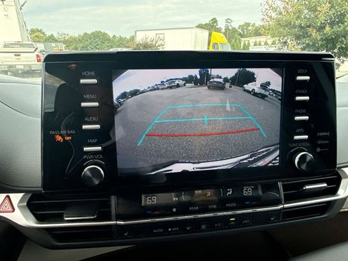 Used 2024 Toyota Sienna XLE image 12