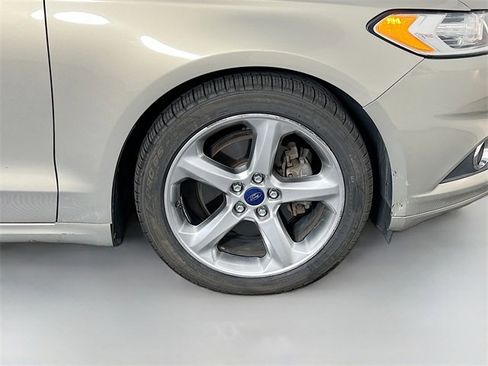 Used 2015 Ford Fusion SE w/ Equipment Group 201A image 34