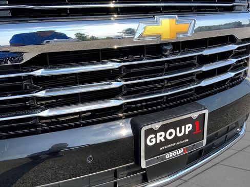 Used 2026 Chevrolet Suburban LT w/ Comfort Package RWD image 29
