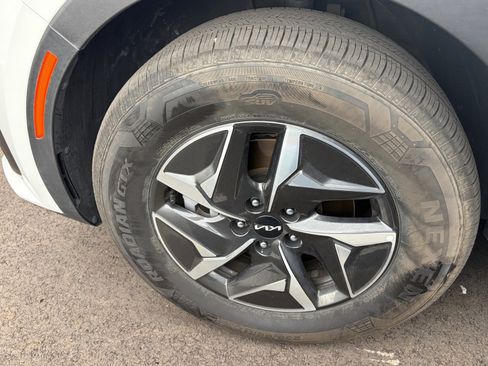 Certified 2023 Kia Sorento EX image 6