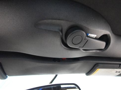 Used 2009 Saturn Sky Ruby Red image 19