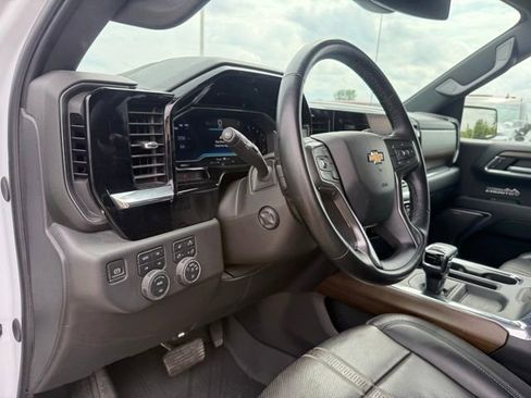 Used 2024 Chevrolet Silverado 1500 High Country w/ High Country Premium Package AWD/4WD image 13