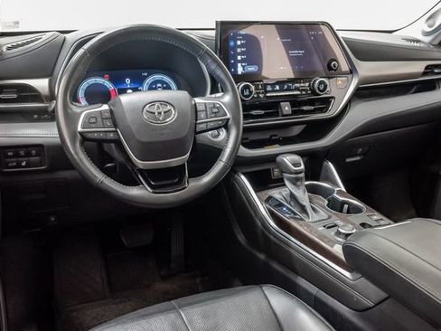 Used 2023 Toyota Highlander Limited AWD/4WD image 7