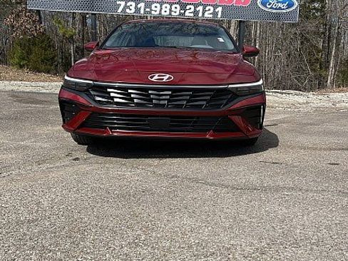 Used 2025 Hyundai Elantra SEL image 2