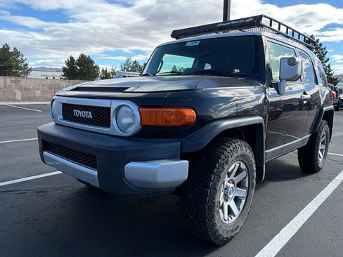 Used 2014 Toyota FJ Cruiser 4WD w/ Upgrade Package image 4