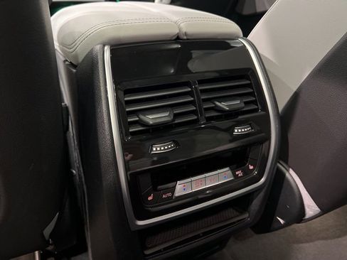 Used 2023 BMW X7 xDrive40i w/ Premium Package image 39