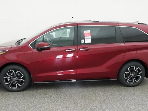 New 2026 Toyota Sienna Platinum image 3