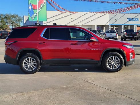 Used 2022 Chevrolet Traverse LT image 8