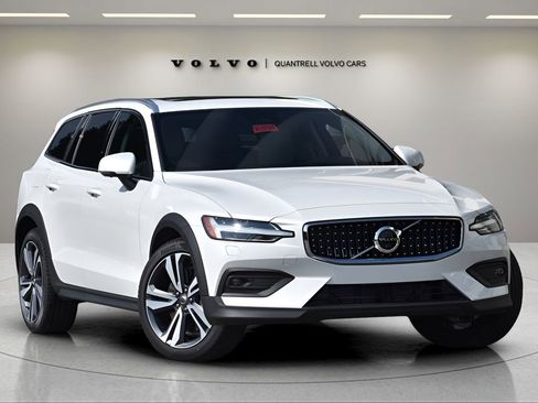 Certified 2026 Volvo V60 B5 Cross Country Plus w/ Protection Package Premier AWD/4WD image 1
