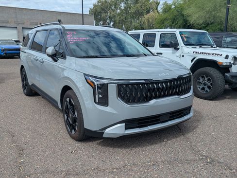 Certified 2025 Kia Carnival EX image 2