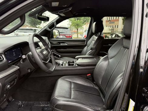 Certified 2024 Jeep Wagoneer L Series II w/ Flexible Seating Group AWD/4WD image 13