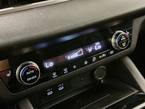 Used 2025 Mitsubishi Outlander AWD image 24