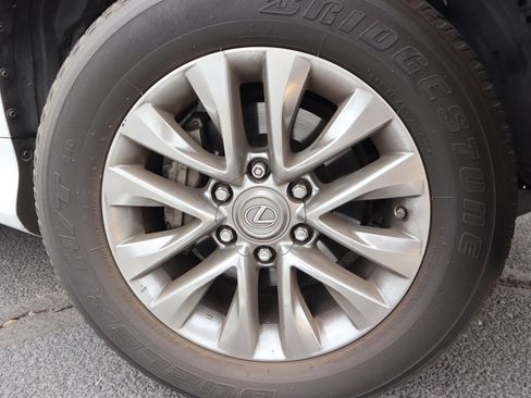 Used 2019 Lexus GX 460 Luxury AWD/4WD image 16