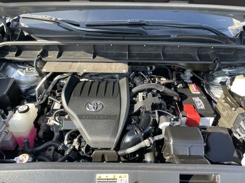 Used 2023 Toyota Highlander L FWD image 17