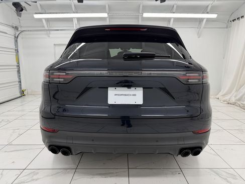 Certified 2023 Porsche Cayenne Platinum Edition image 13