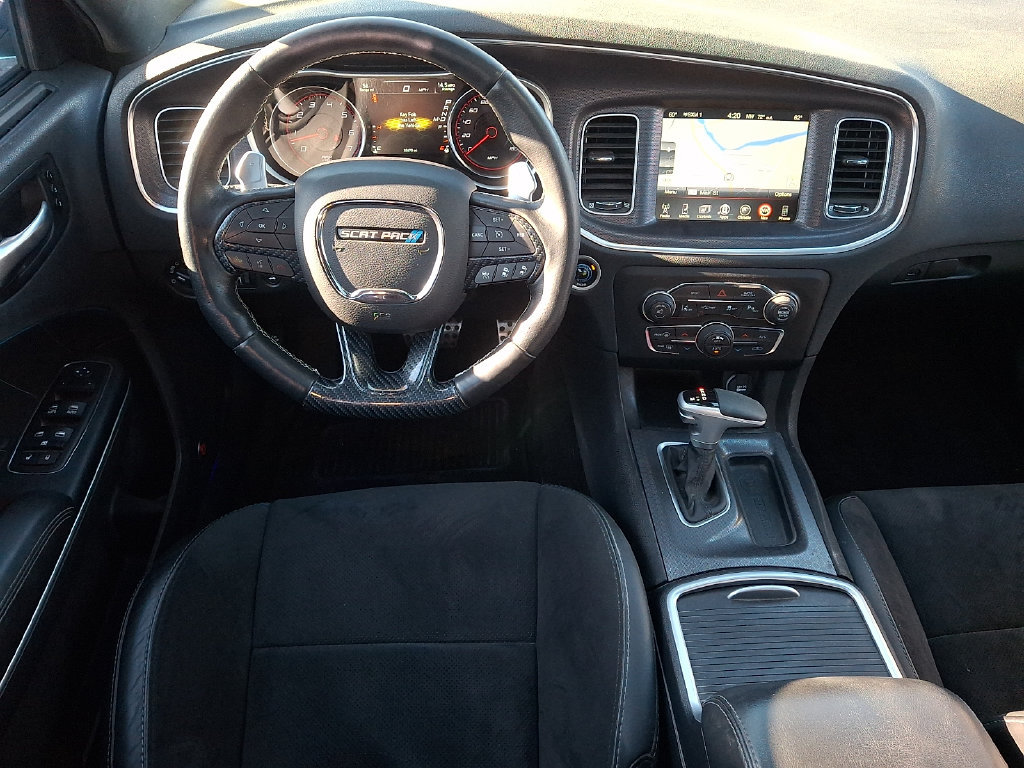 Used 2016 Dodge Charger R/T Scat Pack w/ Technology Group RWD image 9