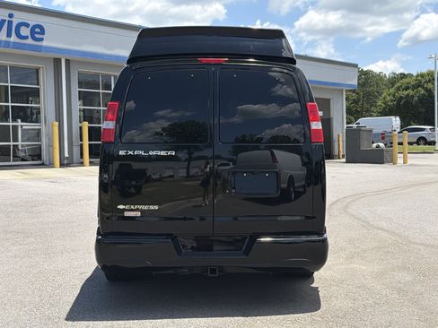 Used 2021 Chevrolet Express 2500 RWD image 11