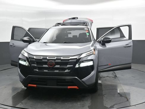 Used 2025 Nissan Rogue SV AWD/4WD image 48