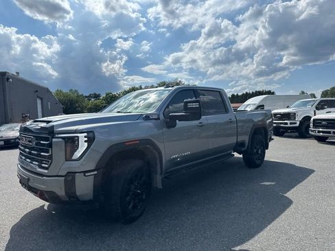 Used 2025 GMC Sierra 2500 AT4 w/ AT4 Premium Plus Package AWD/4WD image 3