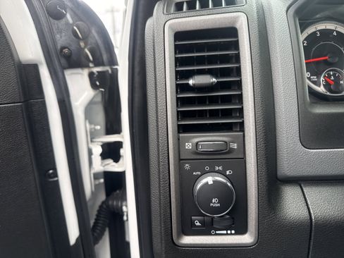 Used 2019 RAM 1500 Express AWD/4WD image 17