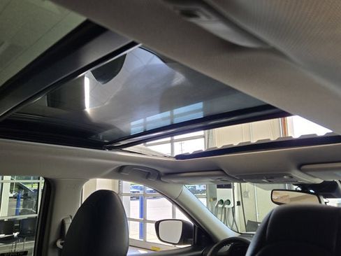 Used 2019 Nissan Rogue SL w/ Premium Package image 10