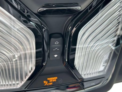 Used 2024 BMW X5 xDrive40i w/ M Sport Package AWD/4WD image 39