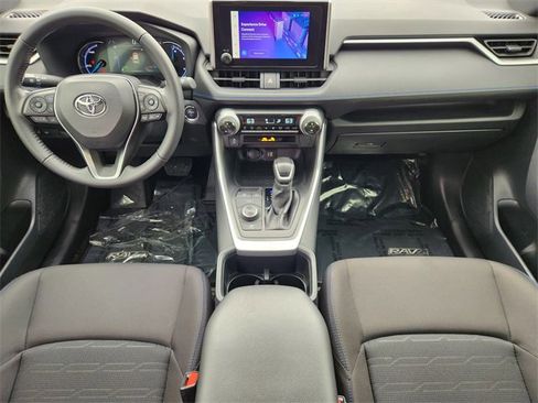Used 2024 Toyota RAV4 SE image 19