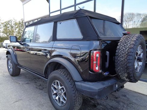 Used 2023 Ford Bronco Badlands image 7