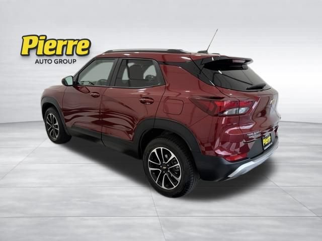 Used 2025 Chevrolet TrailBlazer LT AWD/4WD image 2