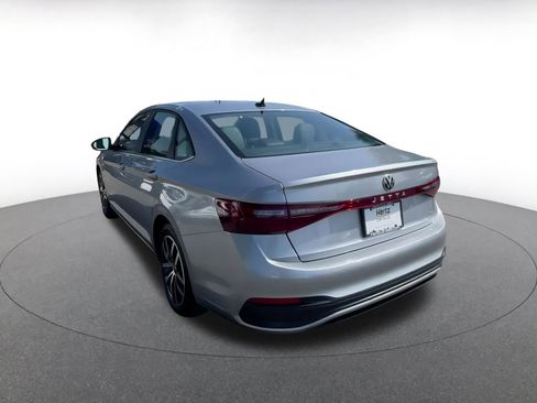 Used 2025 Volkswagen Jetta SE image 11