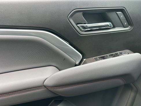 Used 2025 Chevrolet Colorado Z71 w/ Technology Package image 11