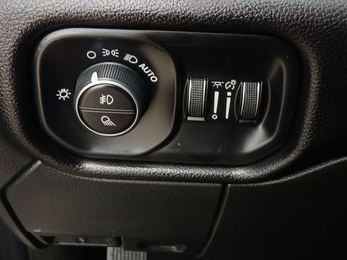 Used 2025 RAM 2500 Laramie AWD/4WD image 12
