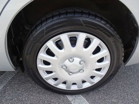 Used 2019 Toyota Corolla LE FWD image 32