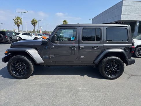 Used 2025 Jeep Wrangler Unlimited Sahara w/ Safety Group AWD/4WD image 4