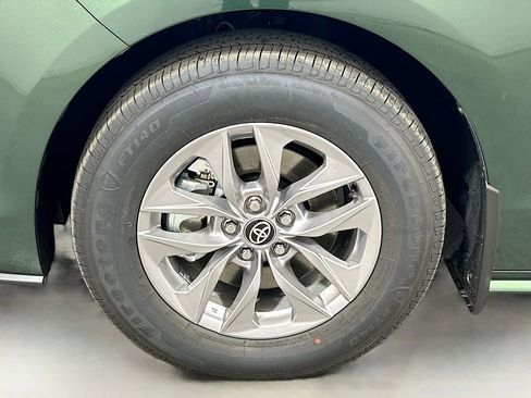 New 2026 Toyota Sienna XLE FWD image 9