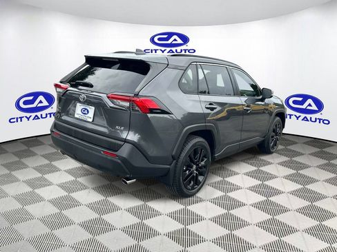 Used 2020 Toyota RAV4 XLE Premium FWD image 4