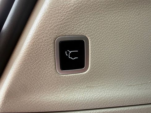 Used 2022 Chrysler Pacifica Touring-L image 20