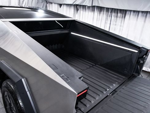 Used 2025 Tesla Cybertruck AWD Crew Cab image 81