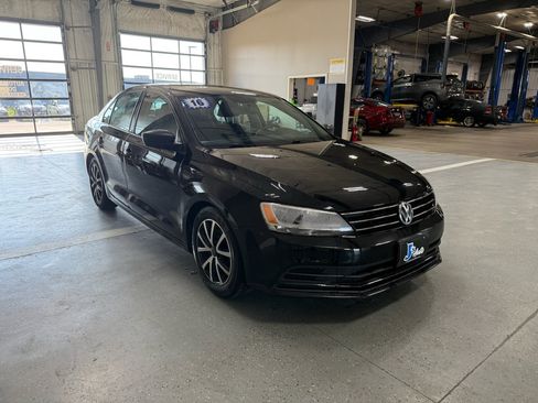 Used 2016 Volkswagen Jetta SE FWD image 4