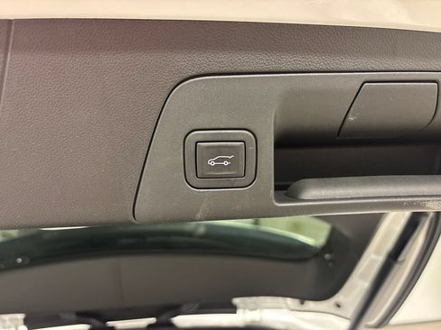 Used 2023 Buick Envision Essence w/ Sport Touring Package FWD image 17