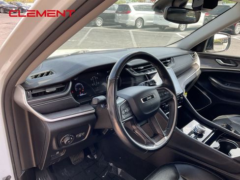 Used 2022 Jeep Grand Cherokee L Limited AWD/4WD image 23