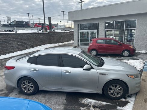 Used 2017 Kia Optima LX image 2