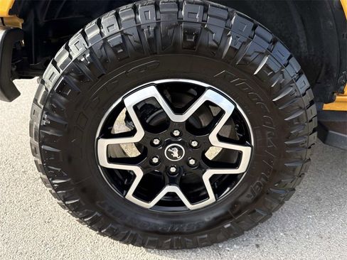 Used 2022 Ford Bronco Outer Banks image 11