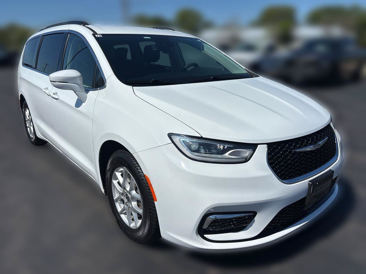 Used 2022 Chrysler Pacifica Touring-L FWD image 1