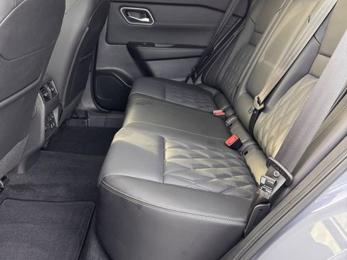 Used 2025 Nissan Rogue Platinum w/ Platinum Premium Package image 11